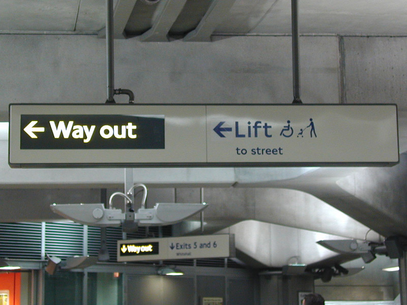 P4180352UndergroundSign